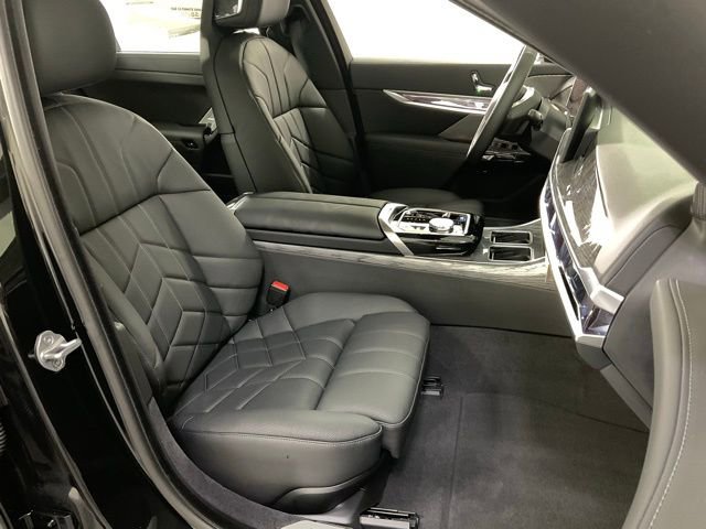 Used 2024 BMW i7 eDrive50 image 38