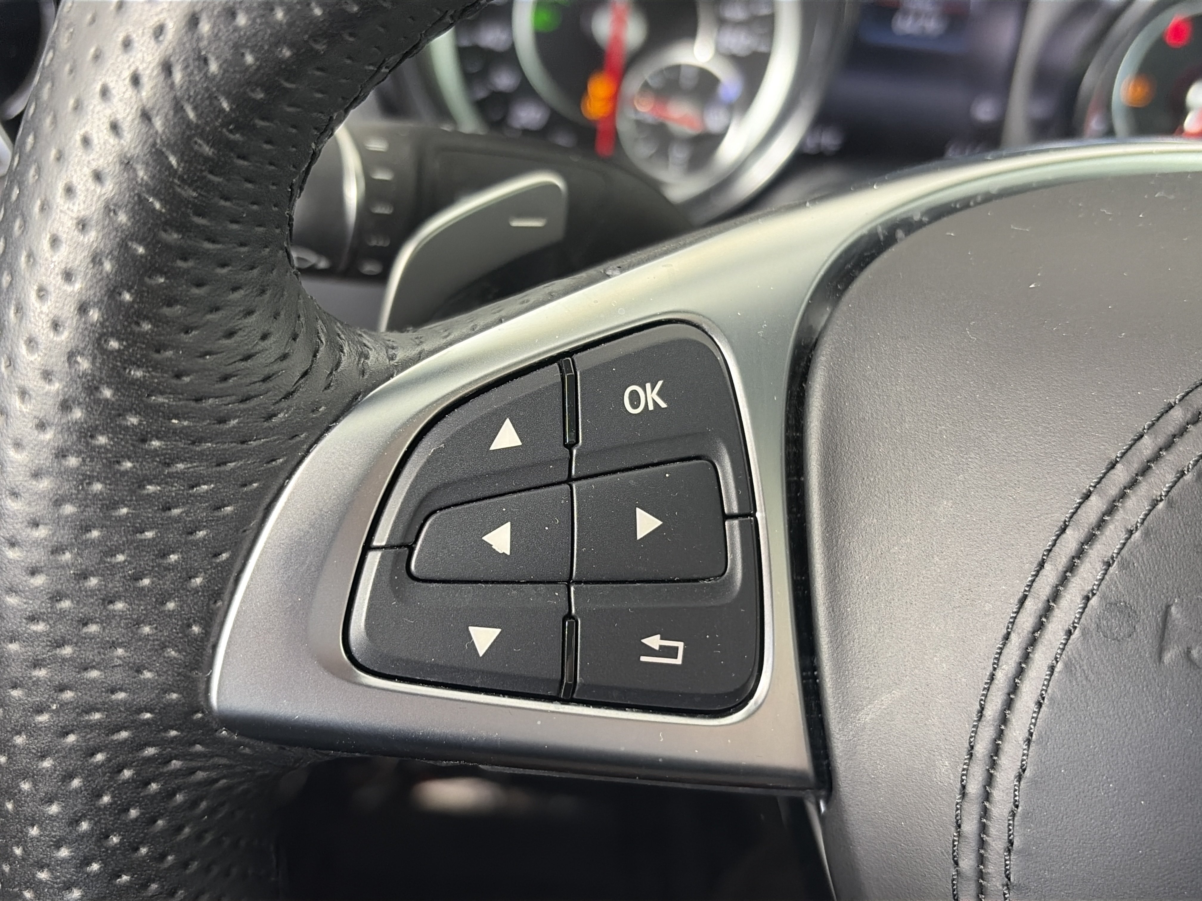 Used 2020 Mercedes-Benz SL 550 image 37