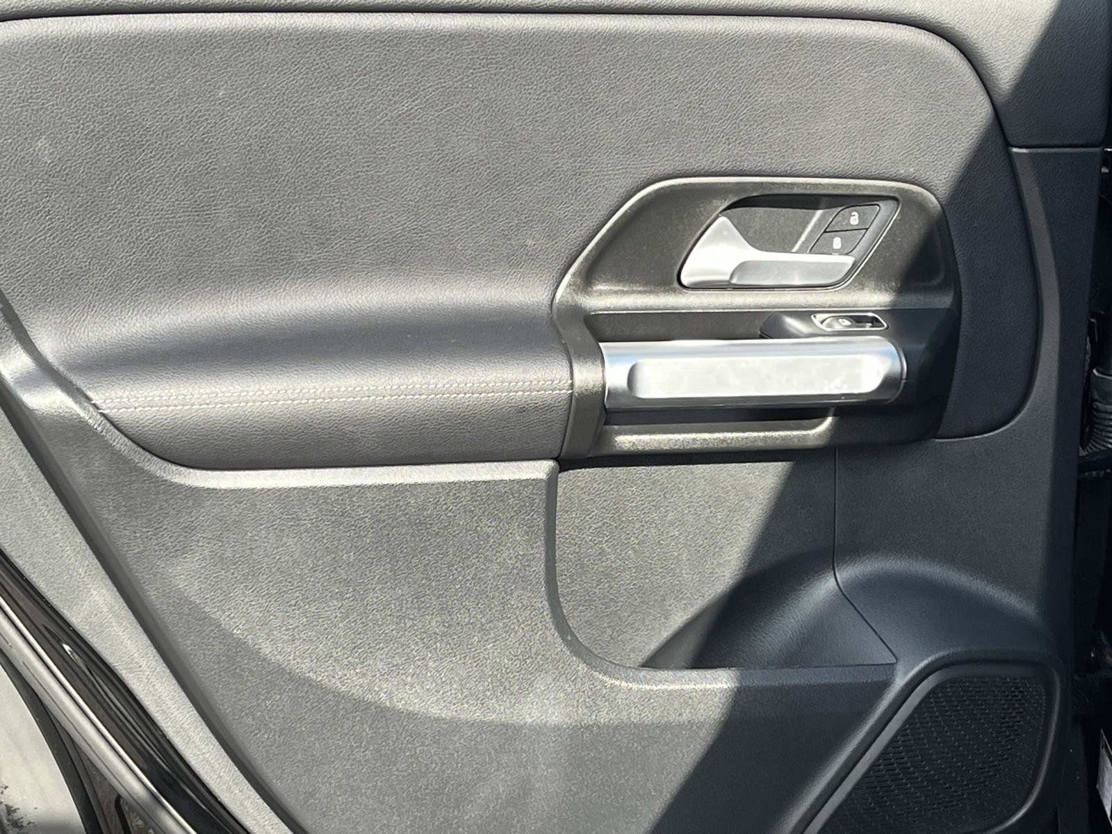 Used 2021 Mercedes-Benz GLB 250 w/ Premium Package image 15