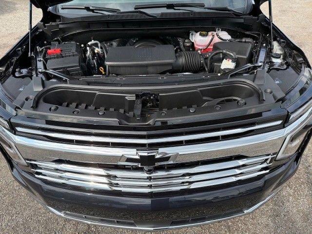 New 2025 Chevrolet Suburban Premier AWD/4WD image 36