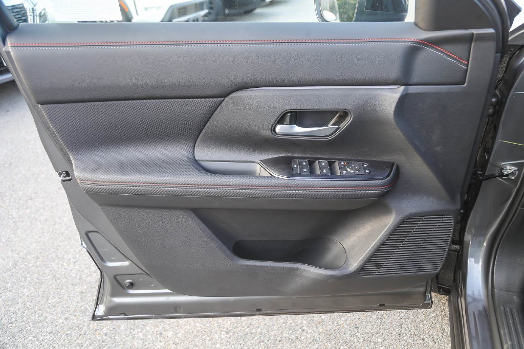 New 2026 Nissan Kicks SR w/ Cold Weather Package FWD image 21