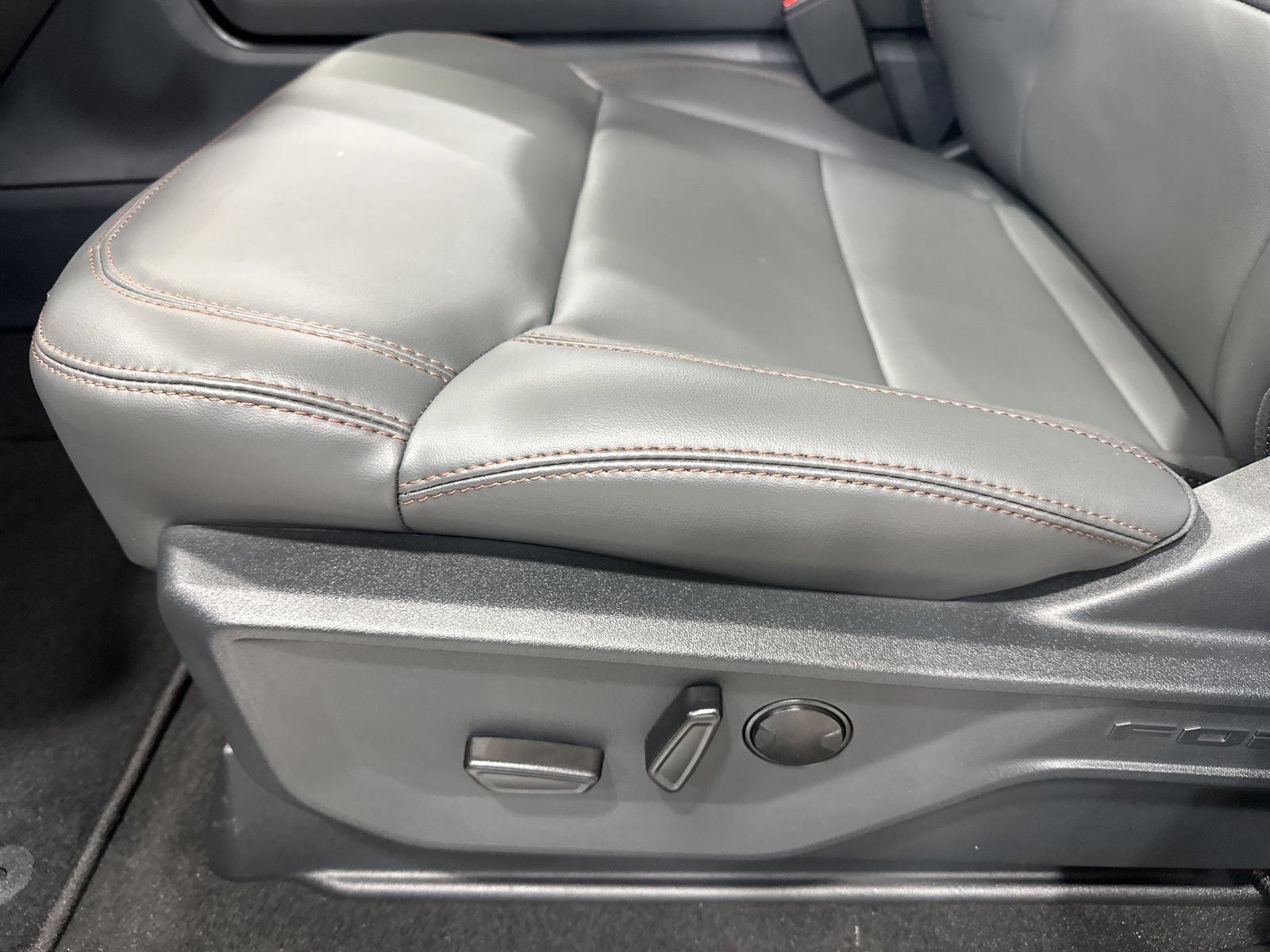 New 2025 Ford Expedition Active RWD image 7