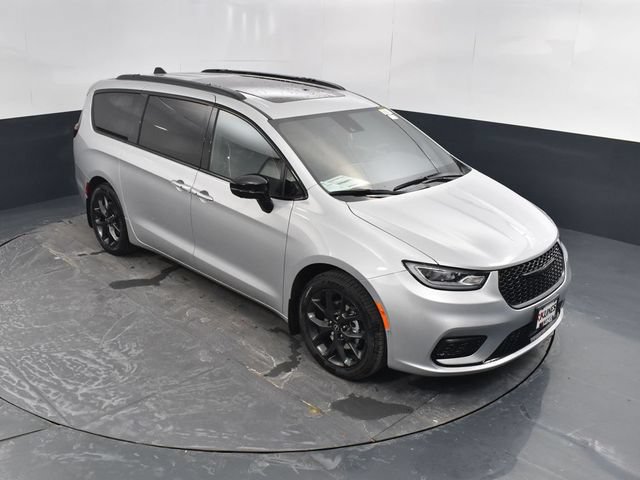 New 2026 Chrysler Pacifica Limited w/ S Appearance Package FWD image 46
