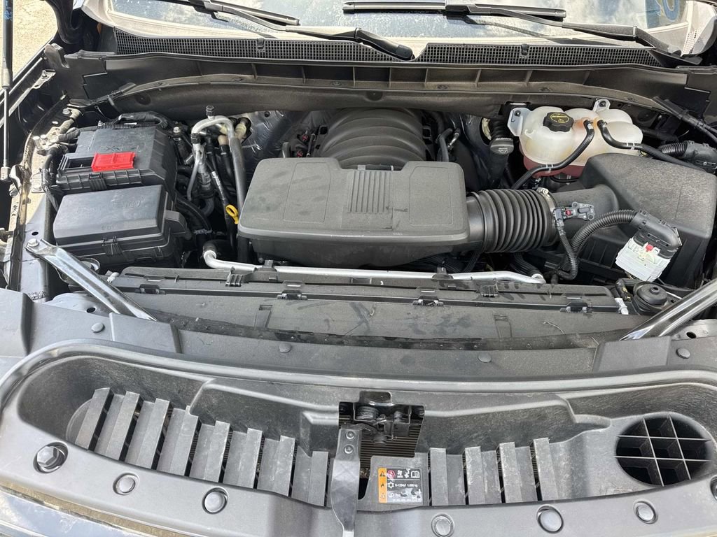 Used 2025 Chevrolet Suburban RST w/ Comfort Package RWD image 3