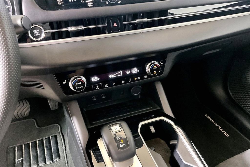 Used 2025 Mitsubishi Outlander SE image 25