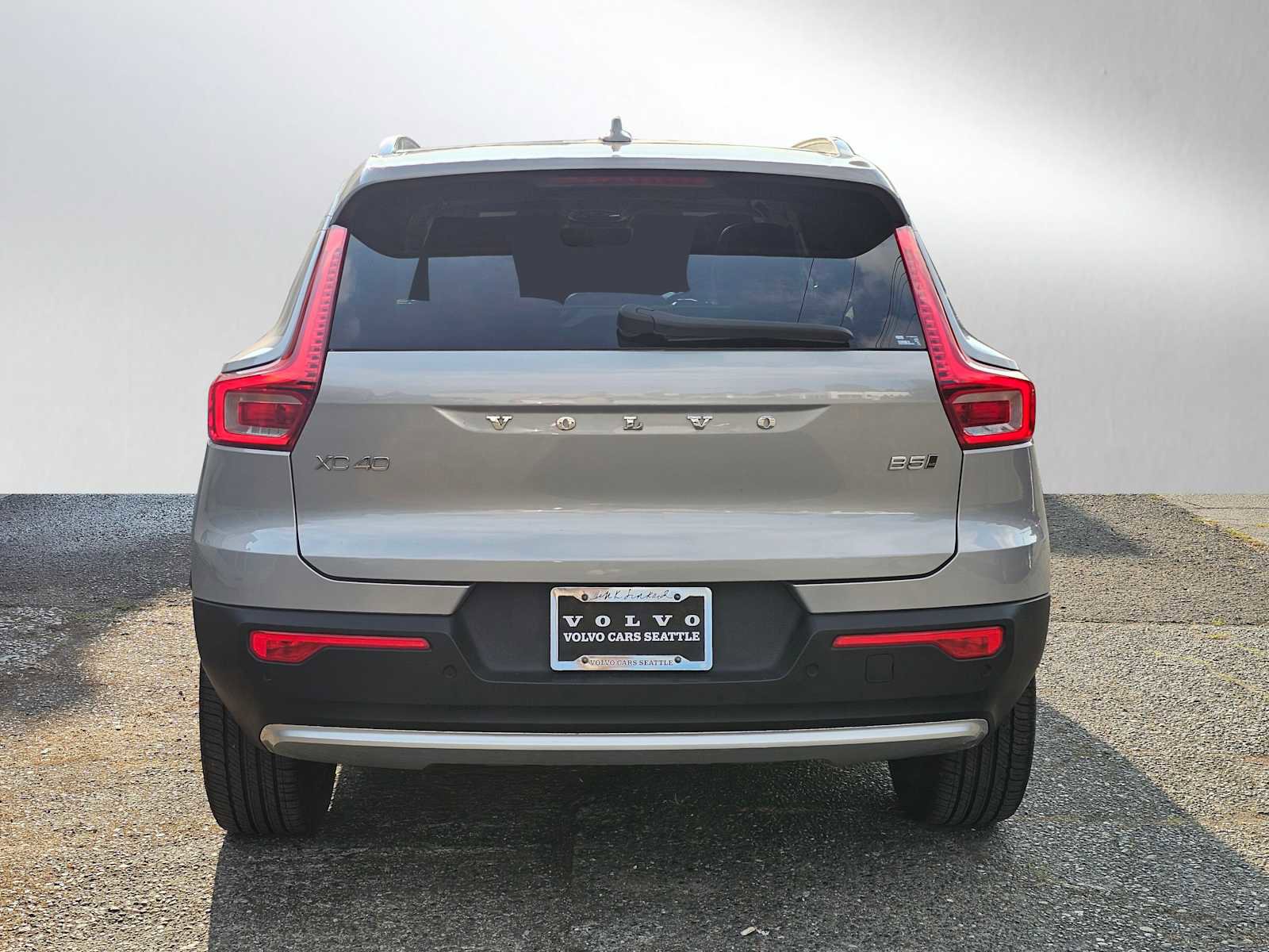 Used 2023 Volvo XC40 B5 Plus w/ Driver Assist Package image 6