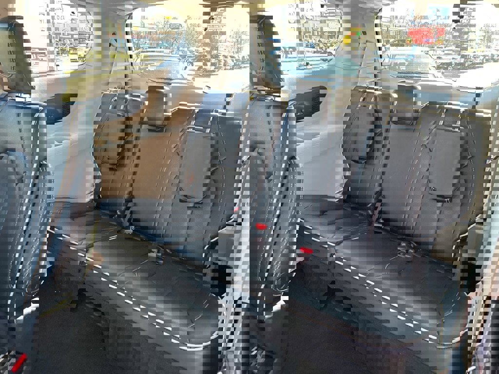 Used 2023 Chrysler Pacifica Limited w/ Uconnect Theater Family Group image 17