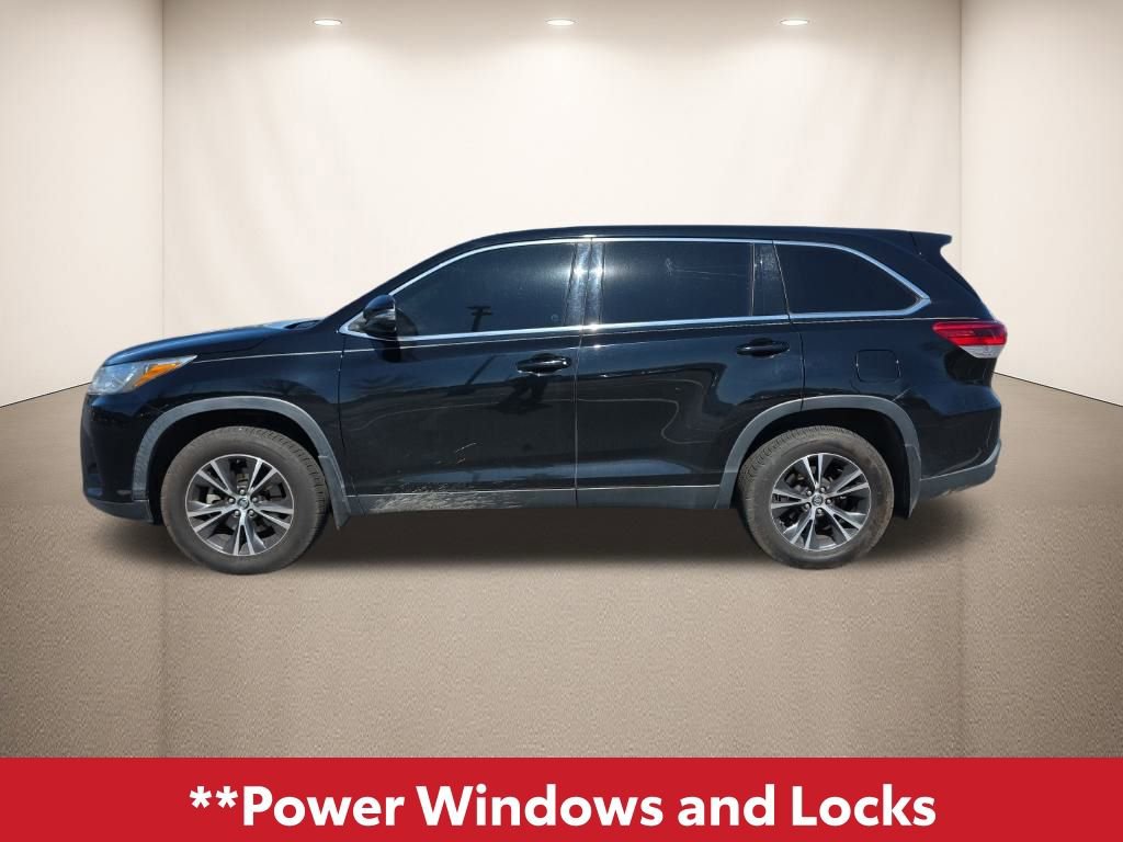 Used 2019 Toyota Highlander LE image 12