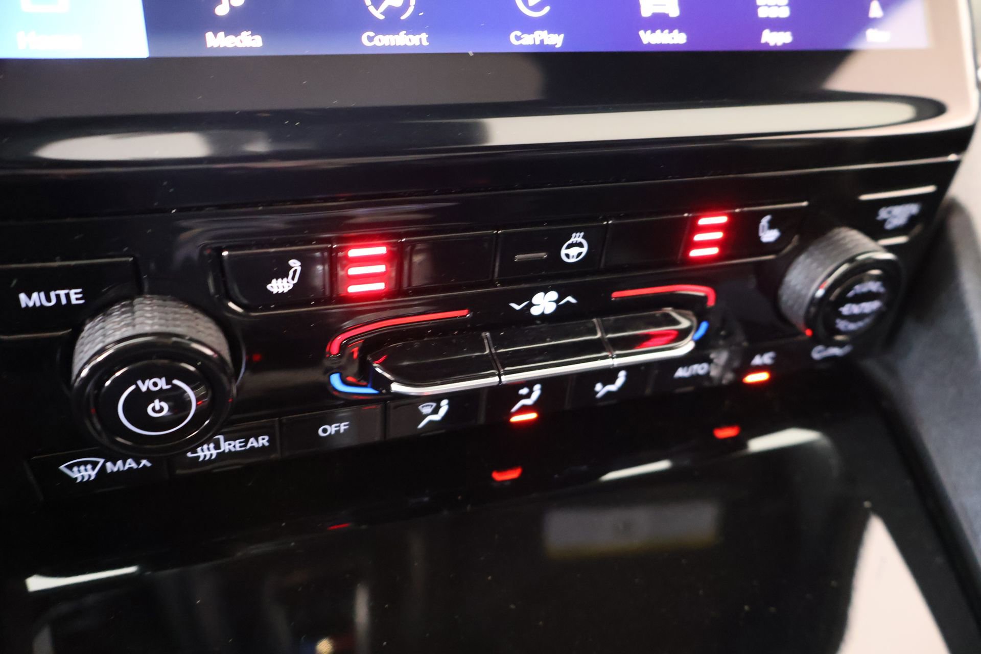 Used 2025 Jeep Grand Cherokee L Limited w/ Black Appearance Package image 8