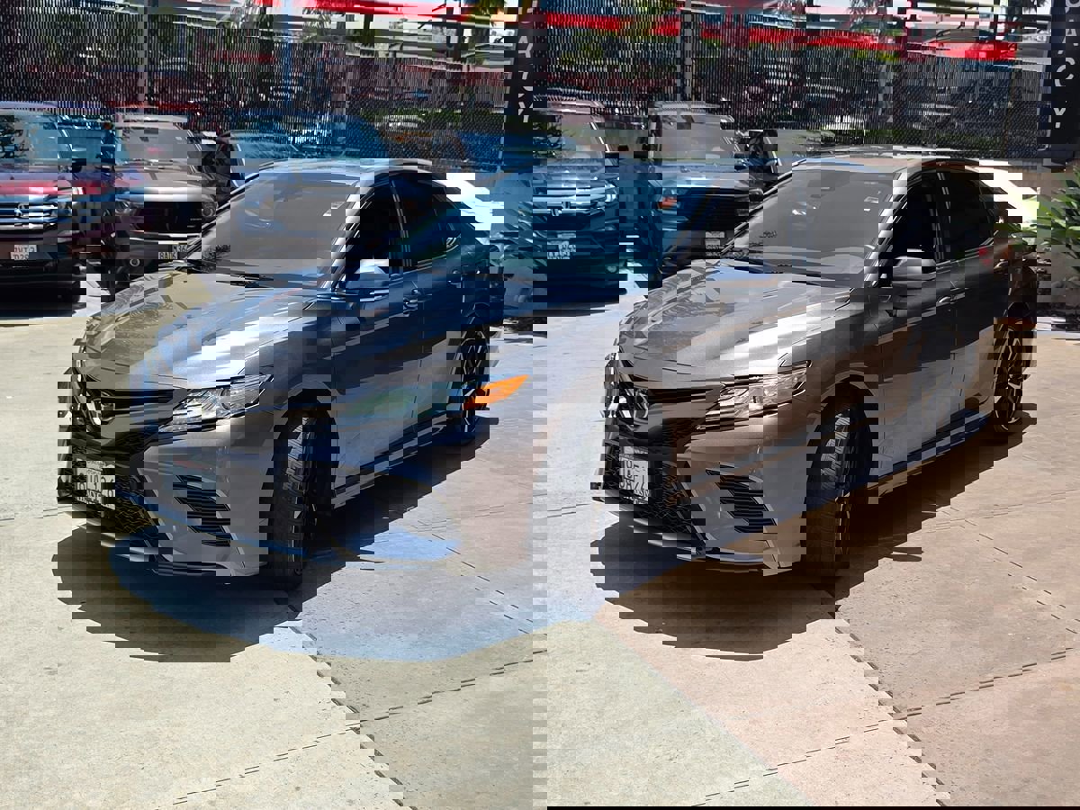 Used 2020 Toyota Camry XSE image 6