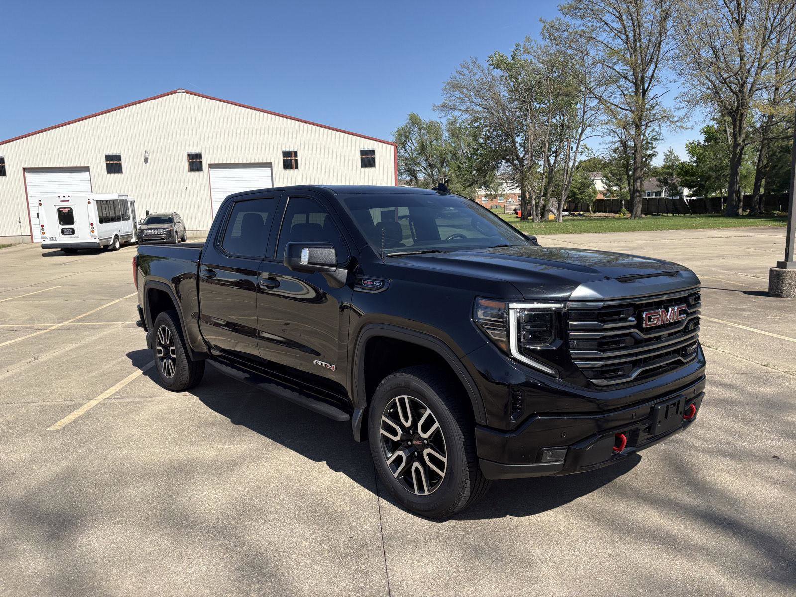 Used 2022 GMC Sierra 1500 AT4 w/ AT4 Premium Package AWD/4WD image 2