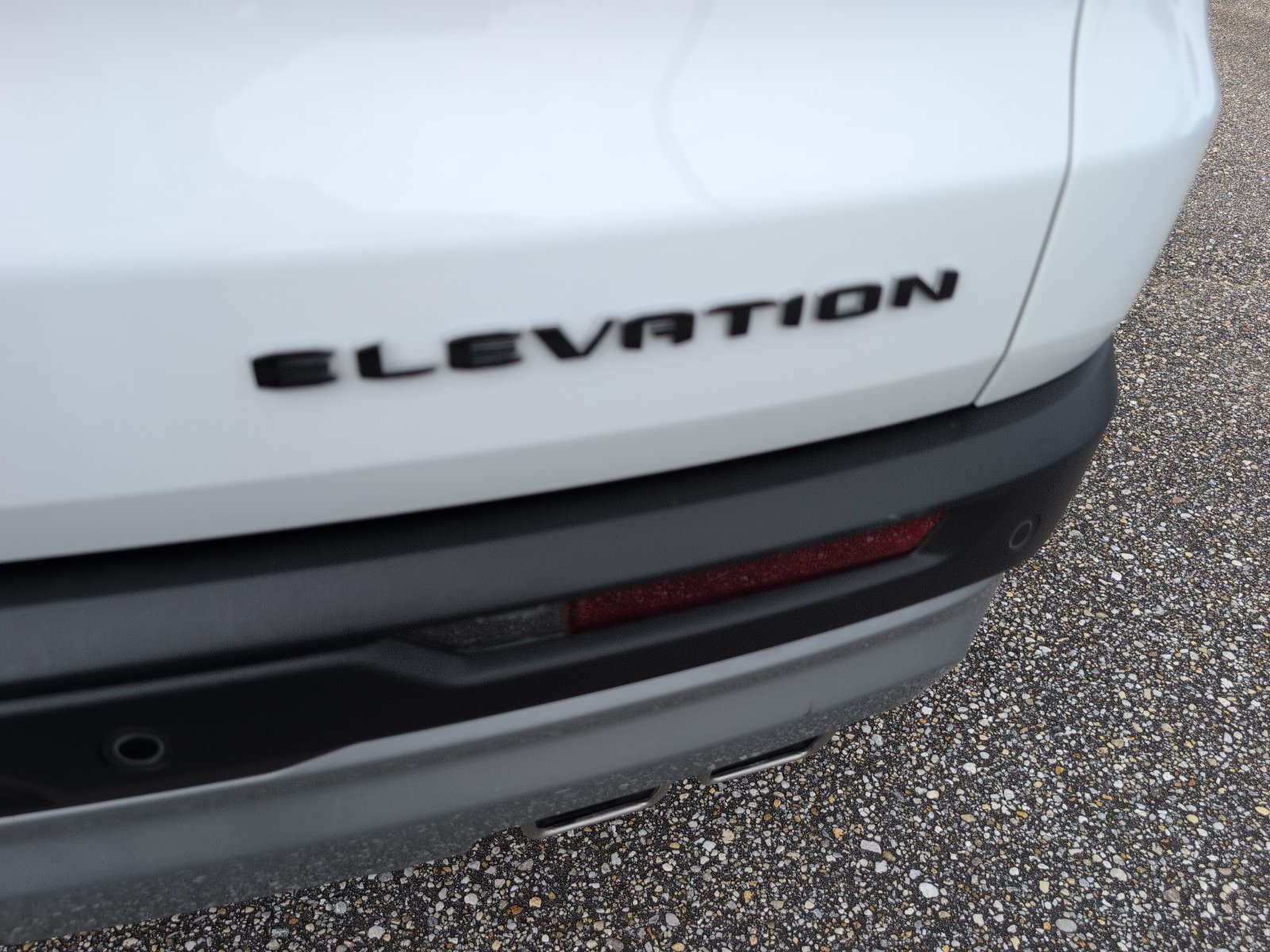 Used 2025 GMC Acadia Elevation FWD image 4