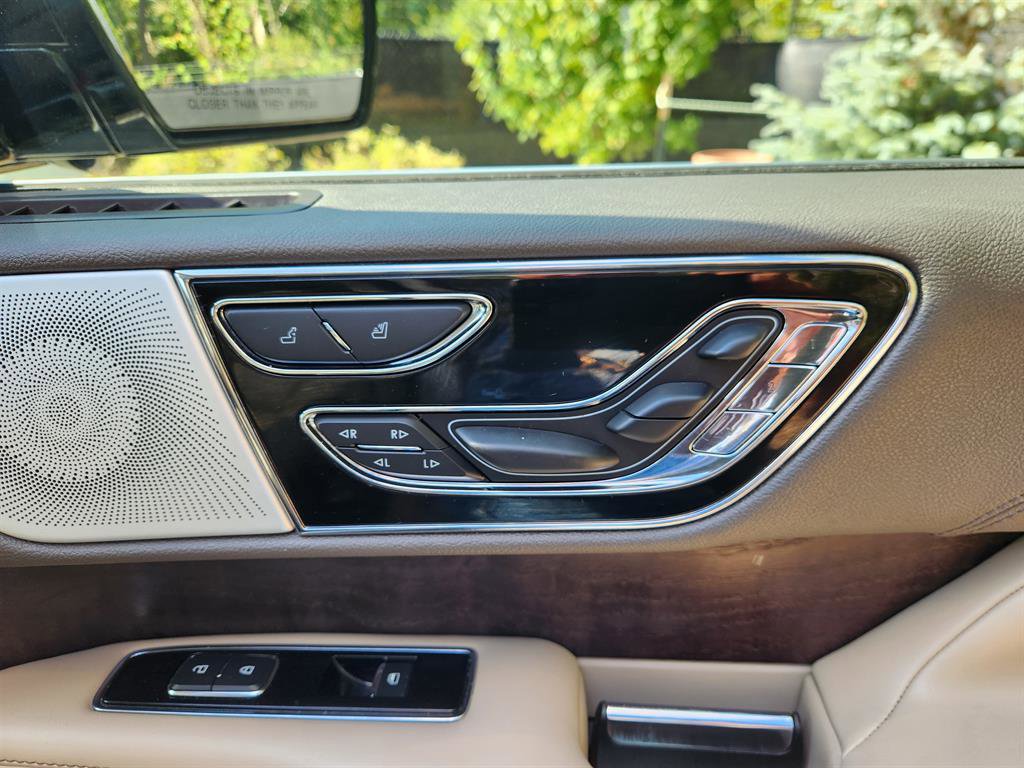 Used 2022 Lincoln Navigator Reserve image 16