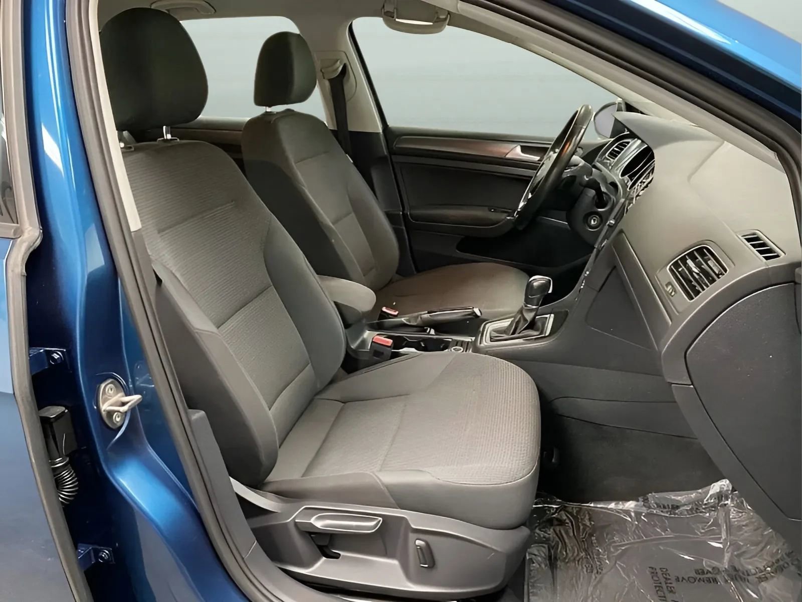 Used 2019 Volkswagen Golf SE FWD image 19