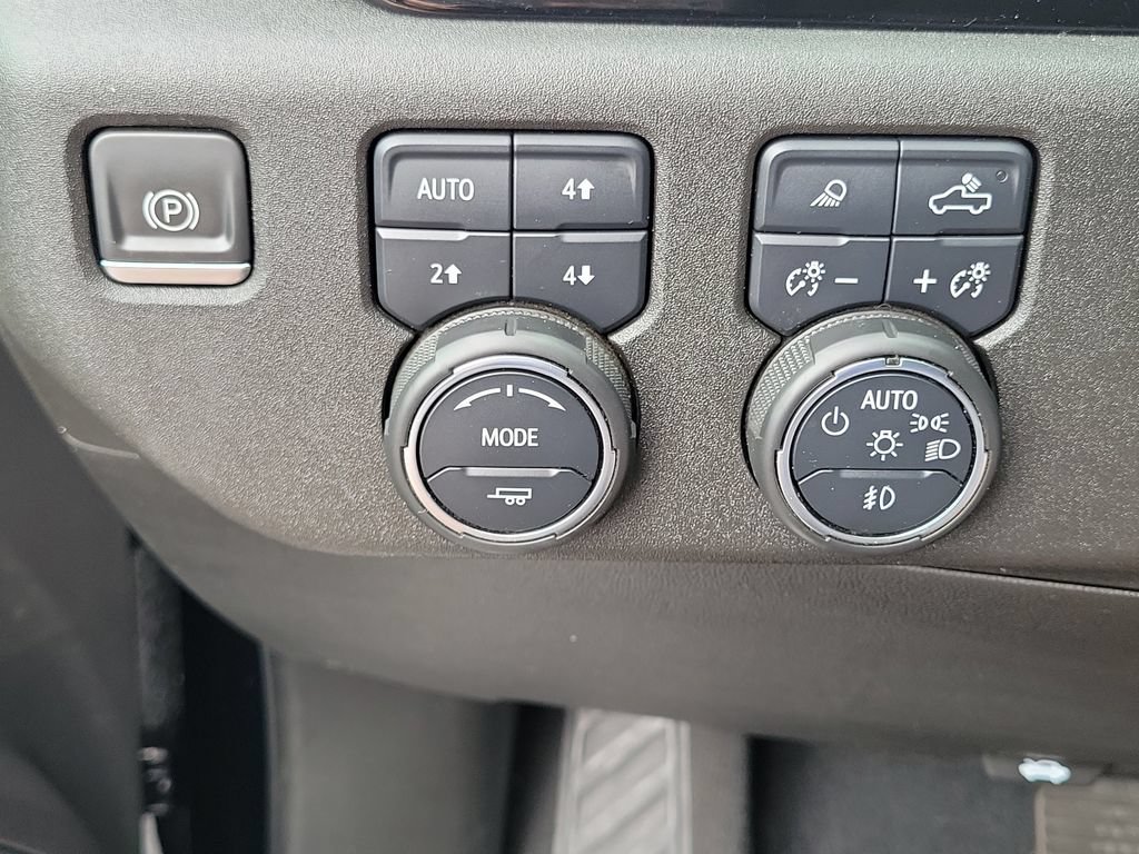 Used 2022 Chevrolet Silverado 1500 LTZ w/ LTZ Convenience Package II AWD/4WD image 15