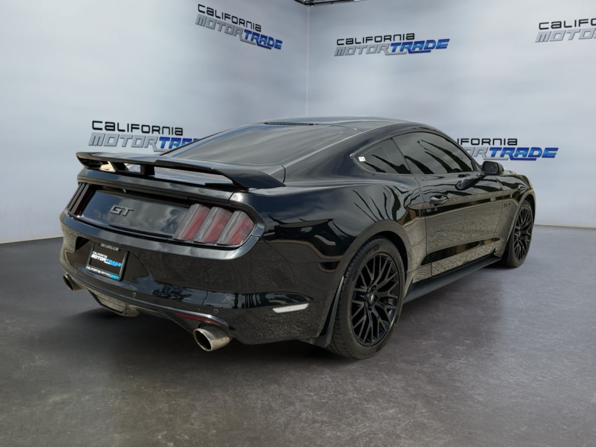 Used 2017 Ford Mustang GT RWD image 5