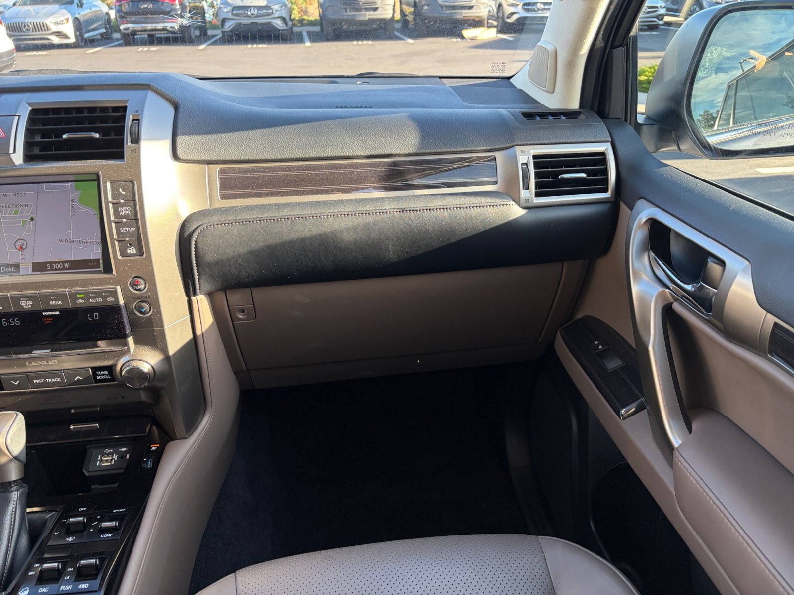 Used 2020 Lexus GX 460 Luxury w/ Accessory Package AWD/4WD image 16