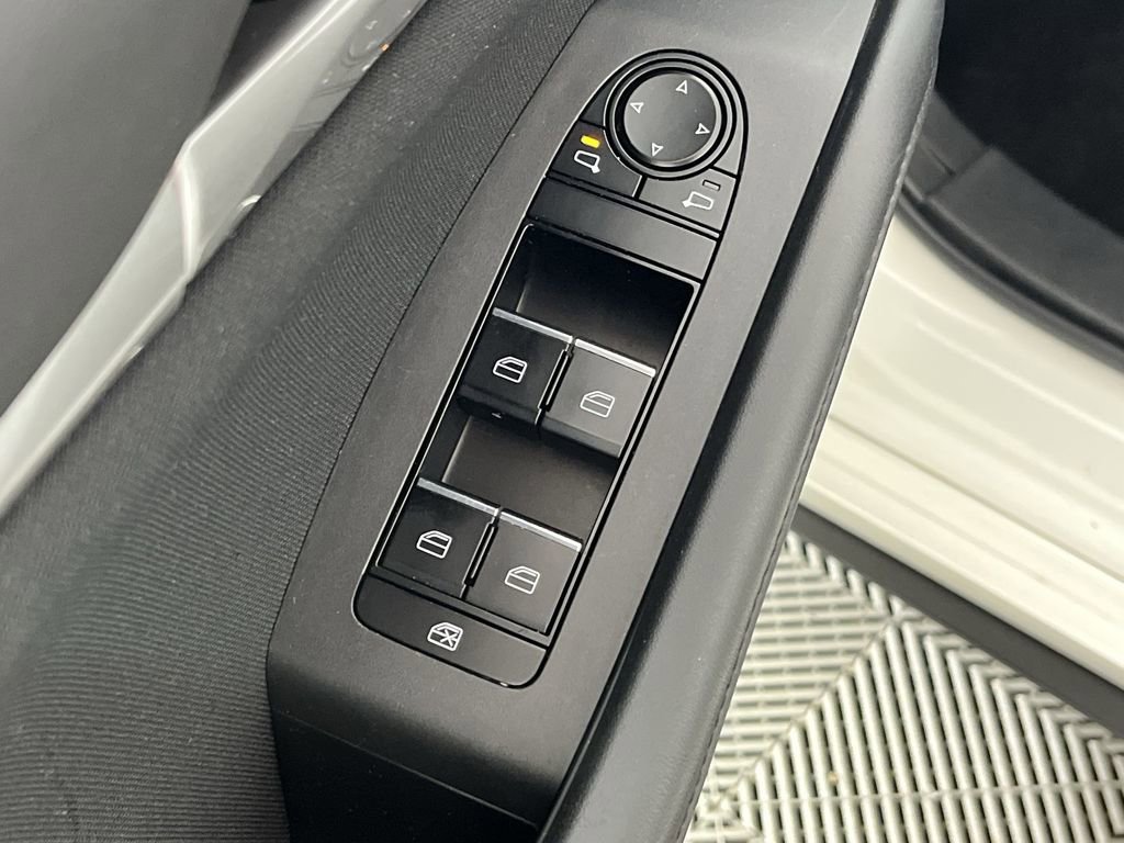 Used 2020 MAZDA MAZDA3 Sedan FWD image 13