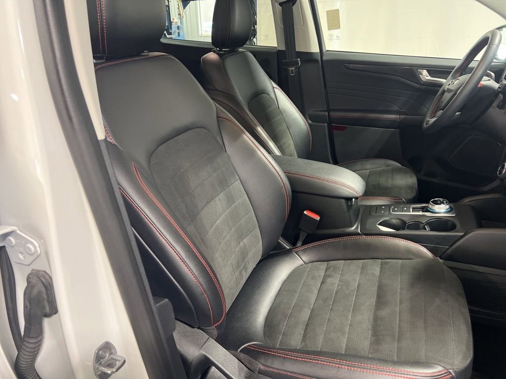 Used 2022 Ford Escape SEL w/ SEL Stealth AWD Package image 22