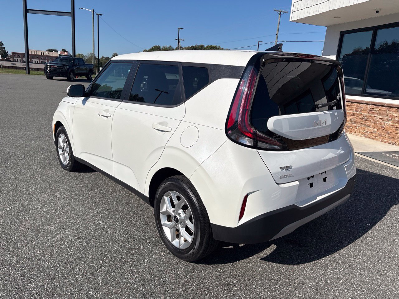 Used 2024 Kia Soul LX w/ Option Group 015 FWD image 7
