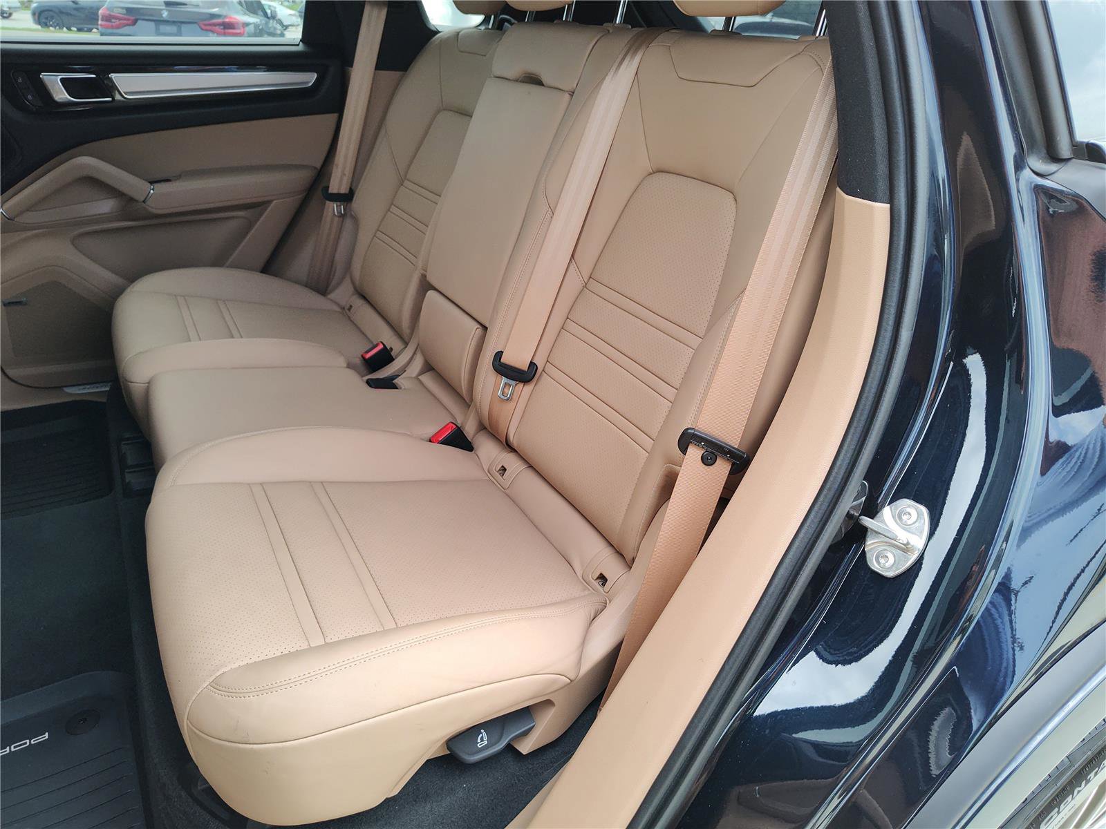 Used 2023 Porsche Cayenne Platinum Edition image 25