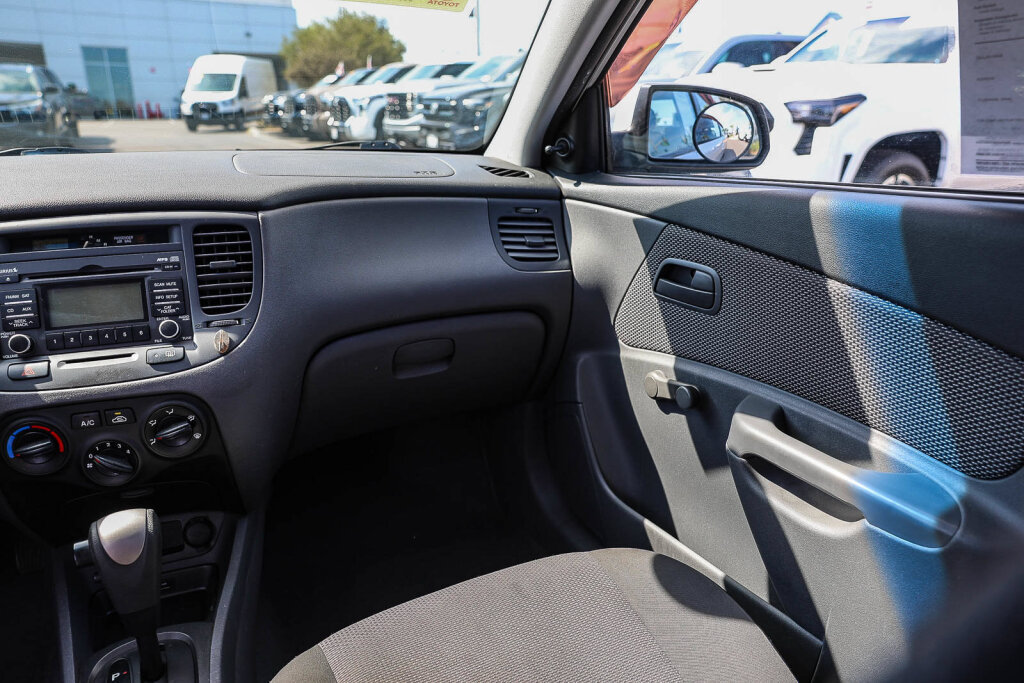 Used 2009 Kia Rio LX FWD image 5