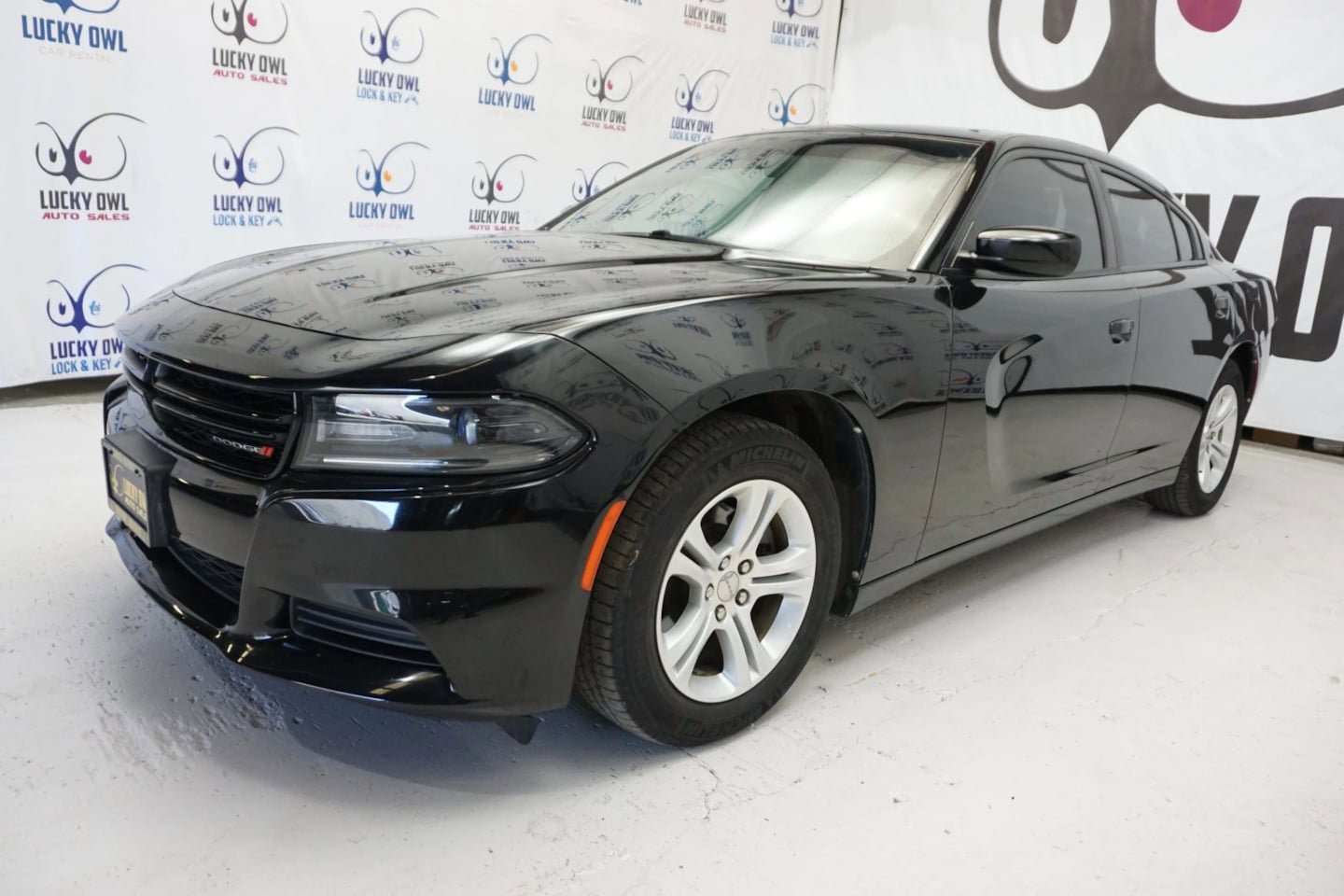 Used 2018 Dodge Charger SXT RWD image 26
