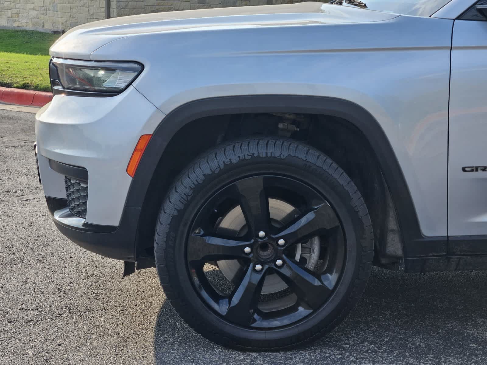 Used 2021 Jeep Grand Cherokee L Laredo RWD image 8