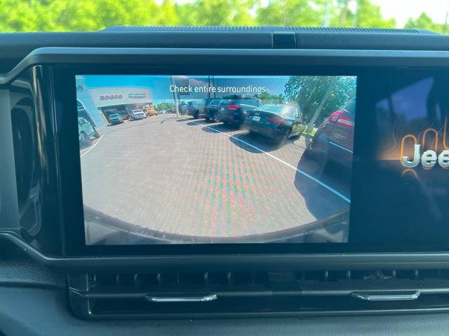 Used 2025 Jeep Wrangler Unlimited Sahara AWD/4WD image 14