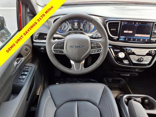 New 2026 Chrysler Pacifica Select image 5