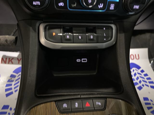 Used 2023 GMC Acadia SLE image 17