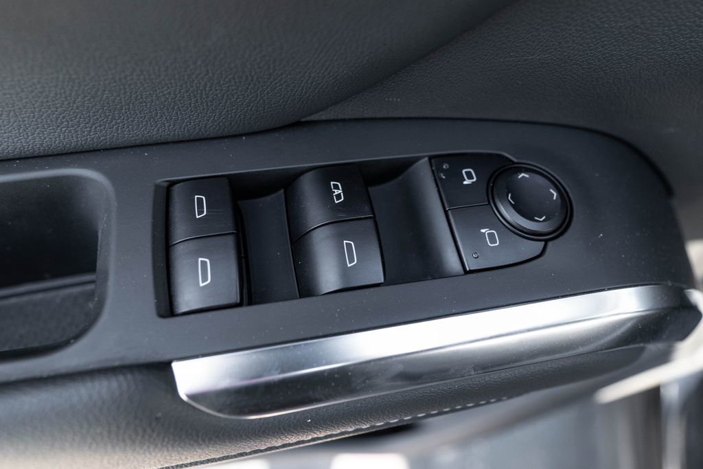 Used 2025 Chevrolet Traverse LT AWD/4WD image 19