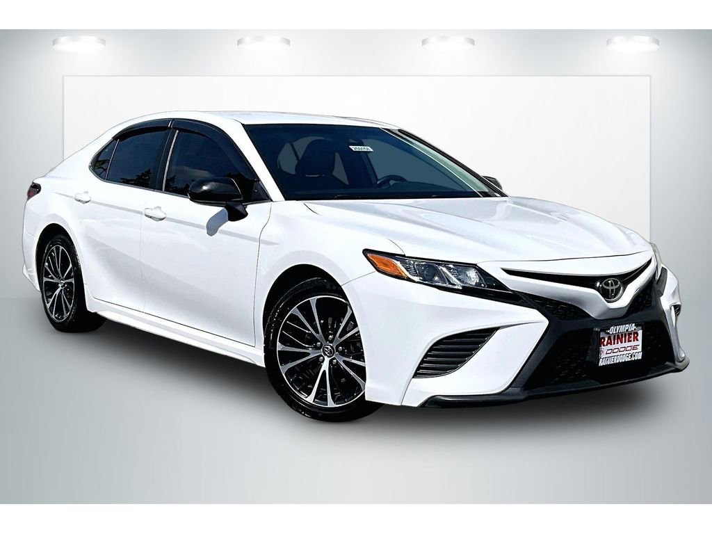 Used 2020 Toyota Camry SE FWD image 1