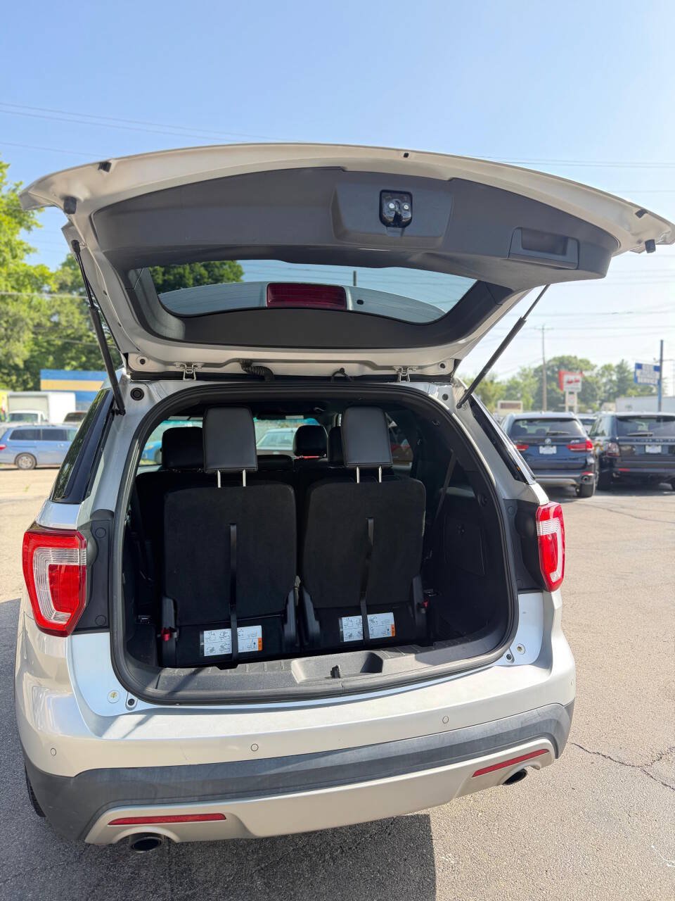 Used 2016 Ford Explorer XLT w/ Equipment Group 202A AWD/4WD image 14