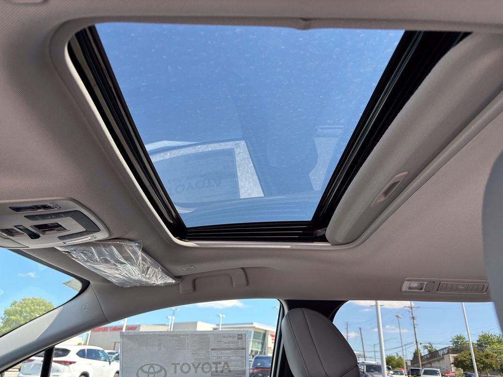 New 2026 Toyota Sienna XLE AWD/4WD image 9