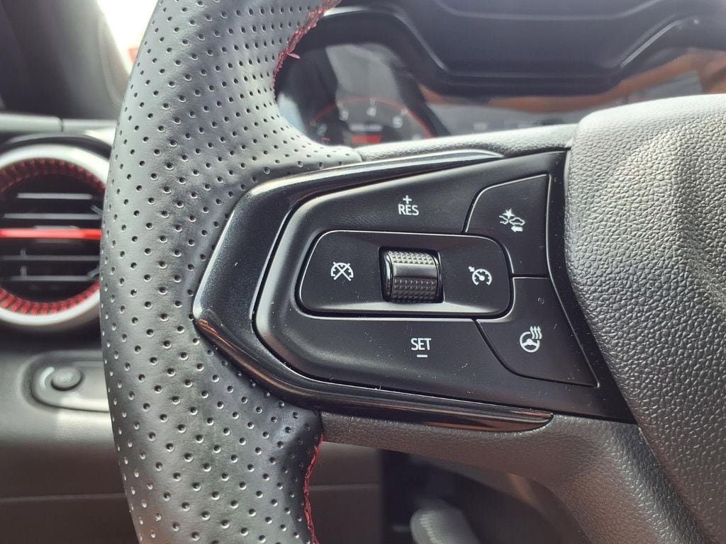 Used 2024 Chevrolet Trax RS FWD image 28