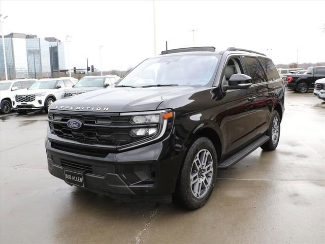 Used 2025 Ford Expedition Active image 2
