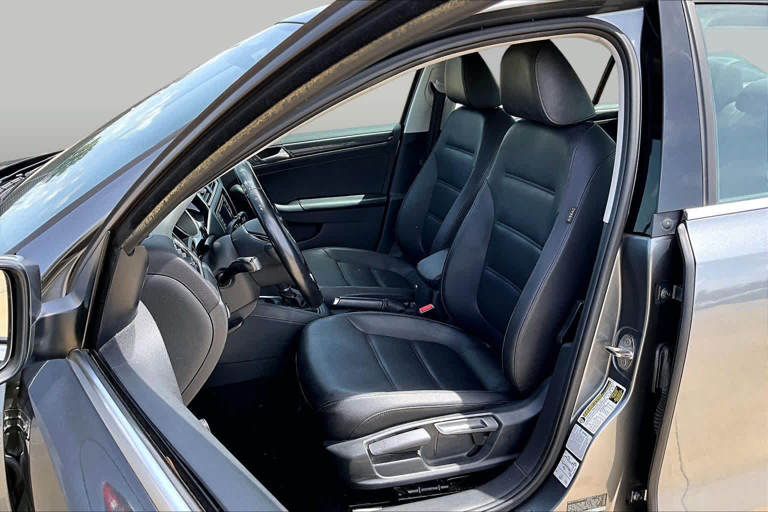 Used 2016 Volkswagen Jetta SEL w/ Lighting Package FWD image 8