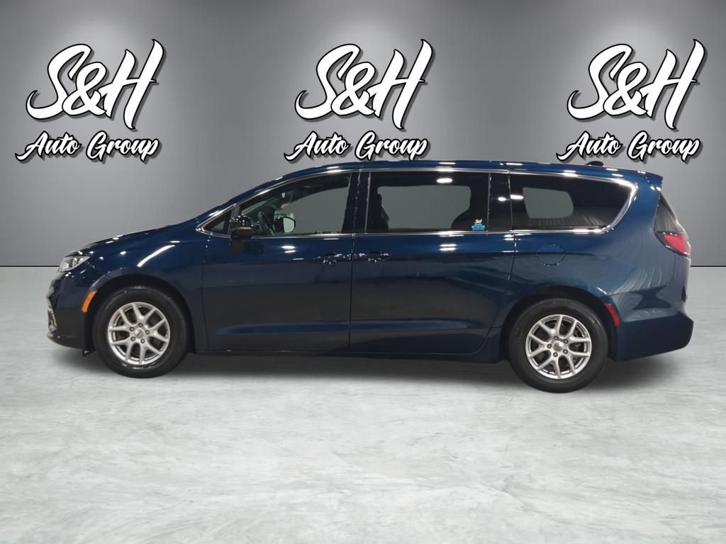 Used 2024 Chrysler Pacifica Touring image 14