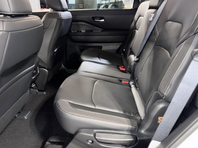 New 2025 Nissan Pathfinder SL image 13
