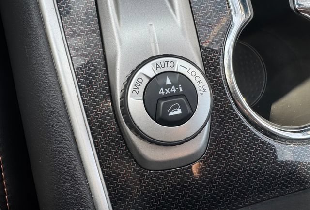 Used 2019 Nissan Pathfinder SL AWD/4WD image 23