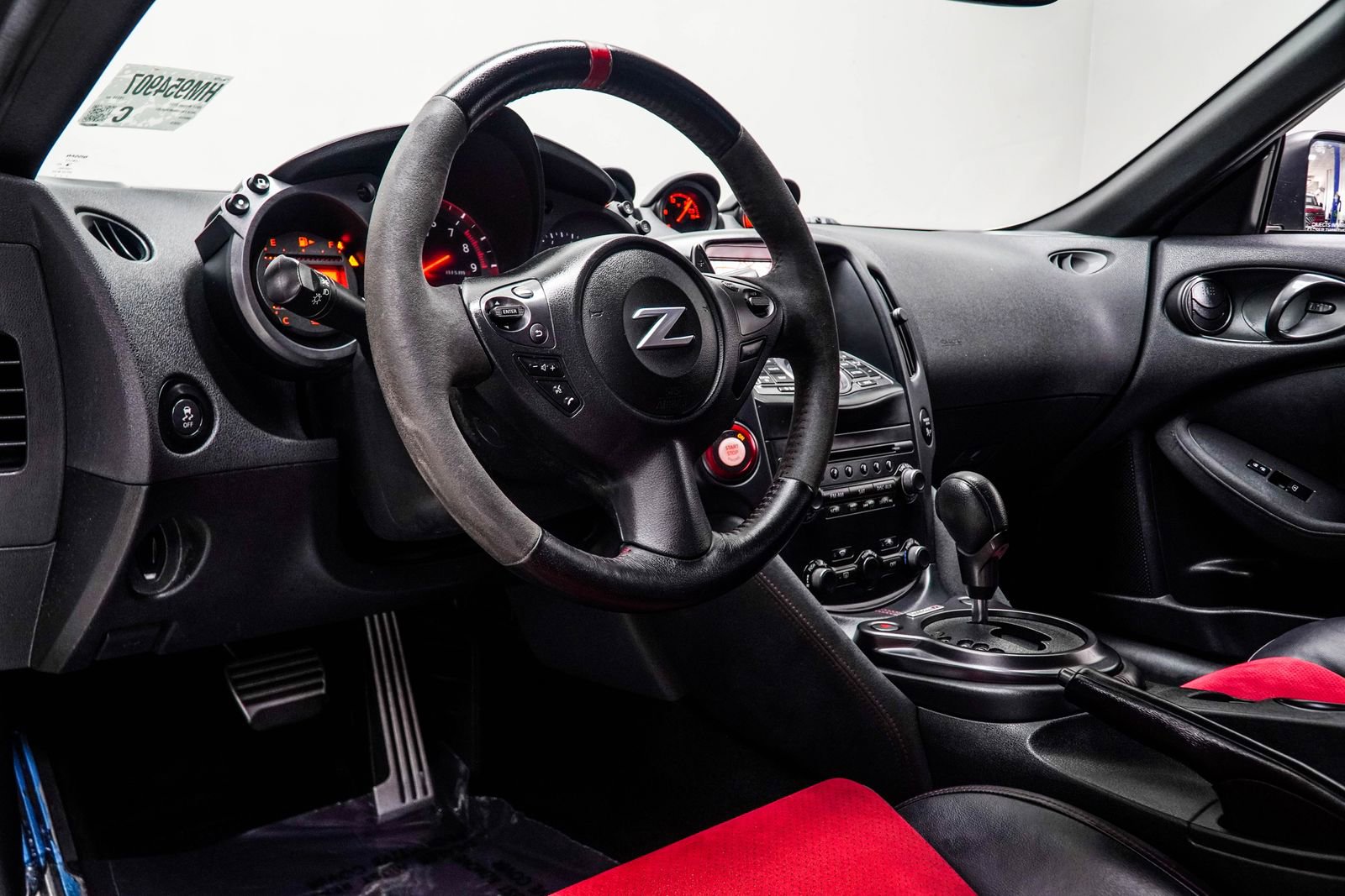 Used 2017 Nissan 370Z NISMO RWD image 5