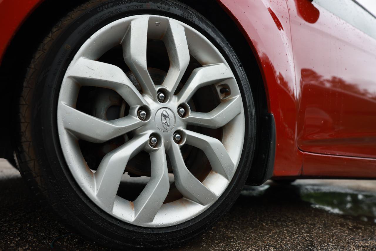 Used 2013 Hyundai Veloster w/ Style Pkg FWD image 28