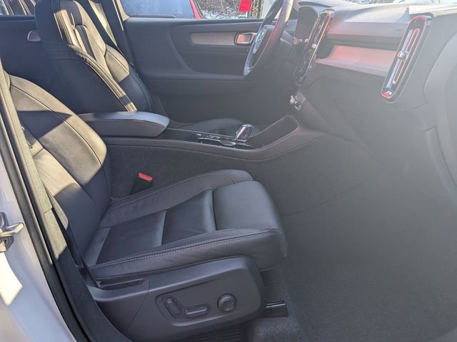 Certified 2023 Volvo XC40 B5 Plus image 29