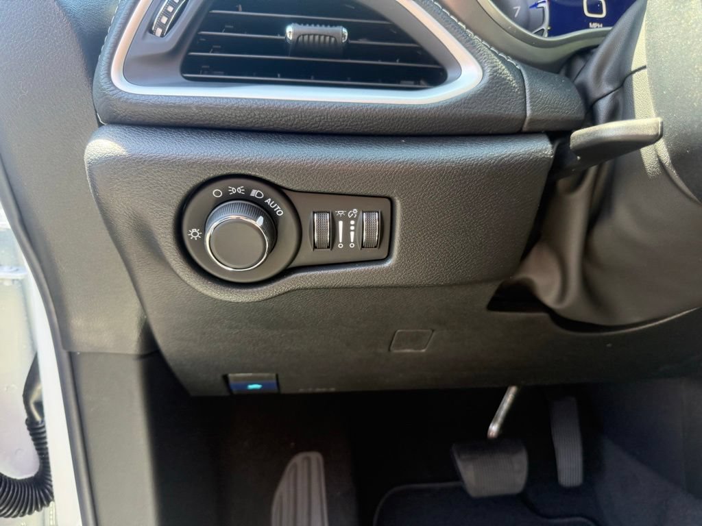 New 2027 Chrysler Pacifica Select w/ Family Tech Group FWD image 16