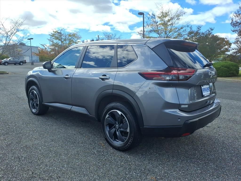 Used 2024 Nissan Rogue SV image 15