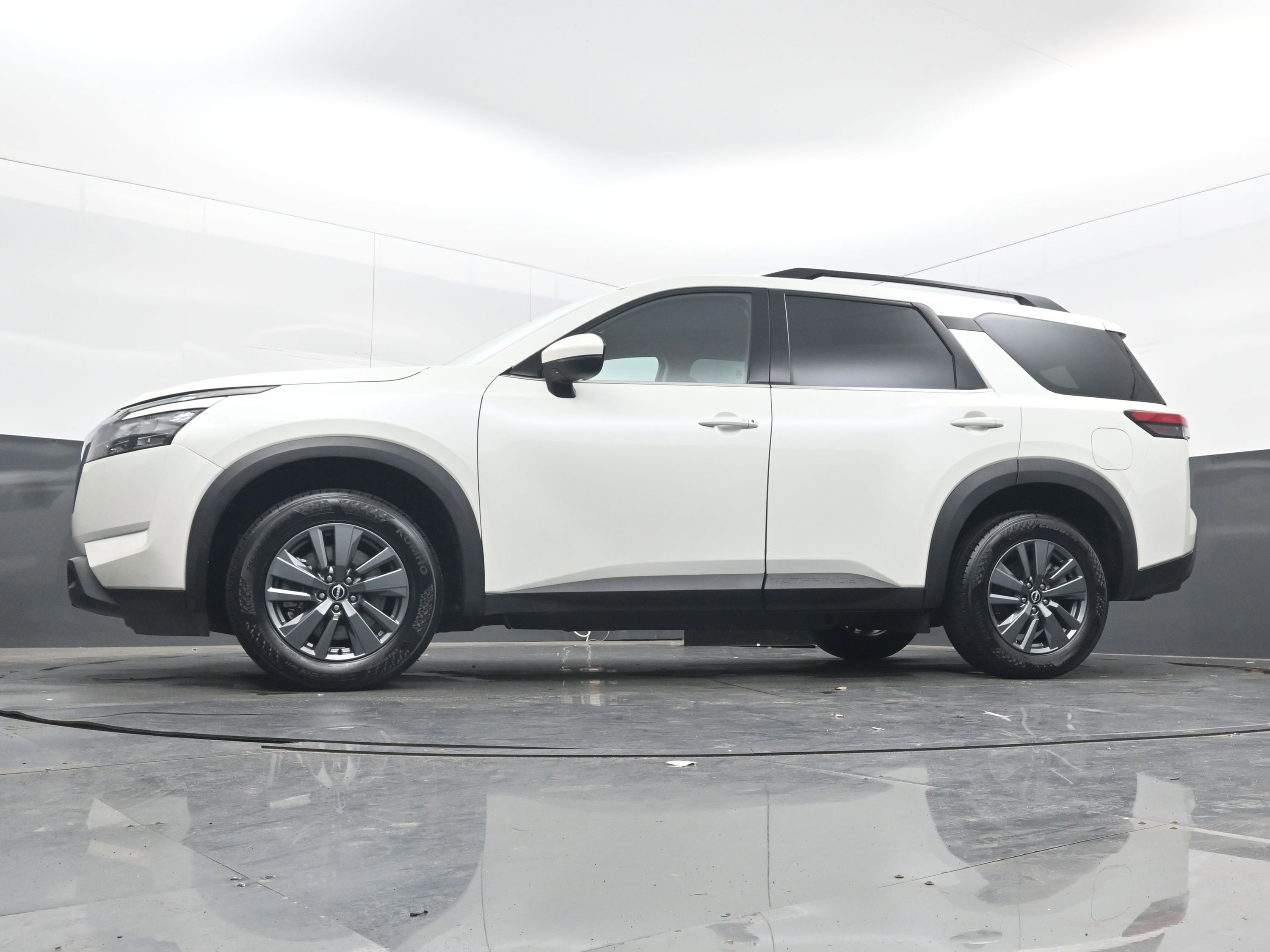 Used 2024 Nissan Pathfinder SV image 27