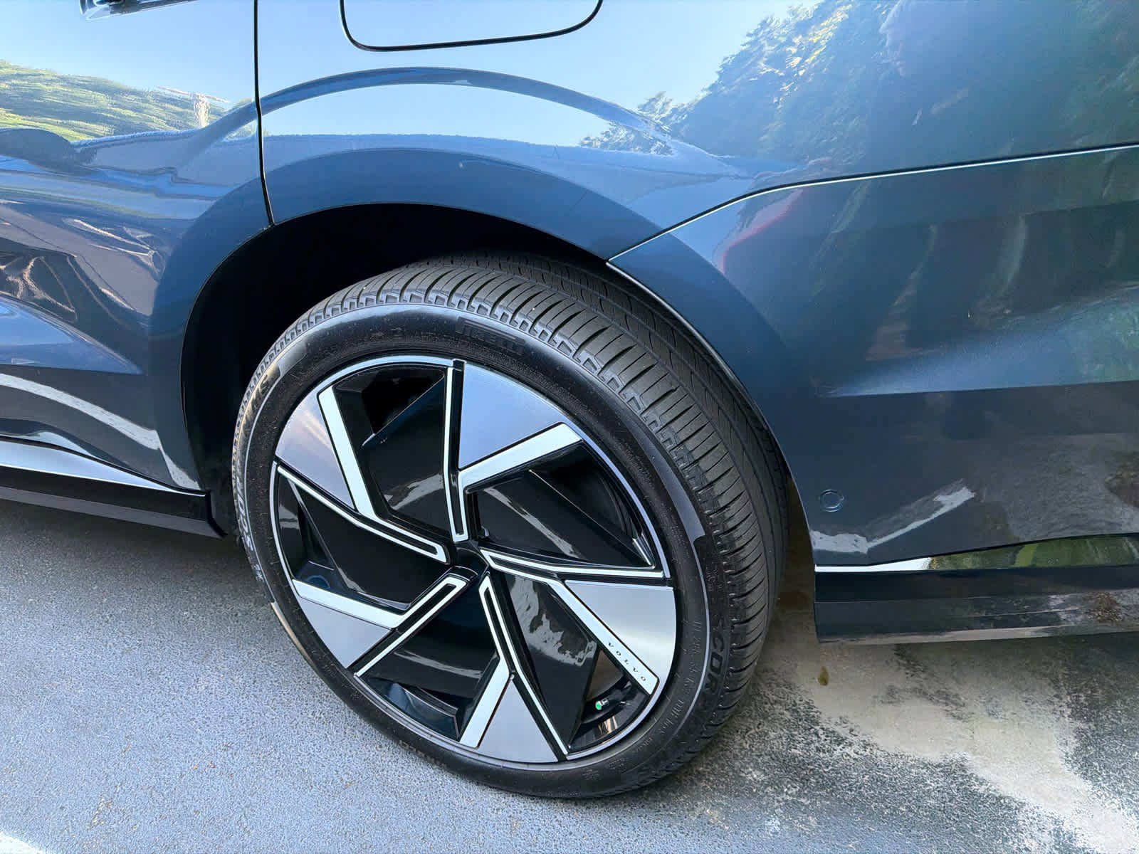 Used 2025 Volvo EX90 Ultra image 13