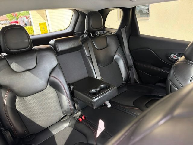 Used 2019 Jeep Cherokee Trailhawk w/ Cold Weather Group AWD/4WD image 16