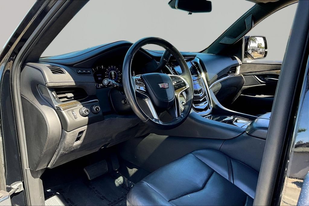 Used 2020 Cadillac Escalade Platinum AWD/4WD image 16